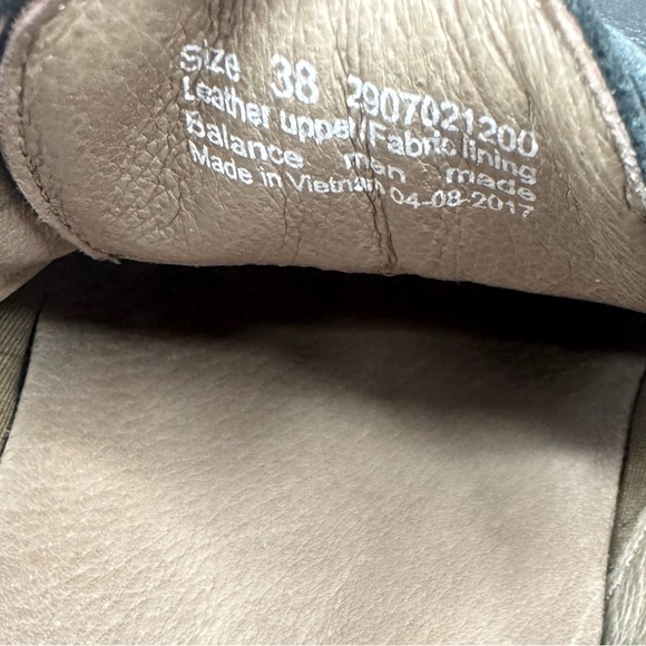 Dansko Livie Slip On Burnished Leather Saddle Loafer Women's Size 38 - Picture 11 of 13